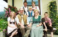 Wir die Familie Fuchs freuen uns auf ihren Besuch in St. Englmar (Die ganze Familie Fuchs sorgt dafür, dass es den Gästen auf dem Fuchshof in St. Englmar so richtig gut geht.)