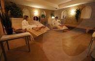 Ruheraum (Finden Sie Ruhe und Entspannung in unserem neu gestalteten Sauna- und Wohlfühlbereich.)