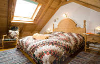 Schlafzimmer im Landgut Tiefleiten in Breitenberg (Hier, in den gemütlichen Schlafzimmern im Landgut Tiefleiten, lässt es sich gut schlafen und von wundervollen Dingen träumen die Sie während Ihres Urlaubs im Bayerischen Wald erleben.)