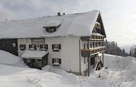 Hausansicht der Pension Draxlerhof im Winter (Verbringen Sie Ihren Winterurlaub in der Pension Draxlerhof in Waldhäuser)